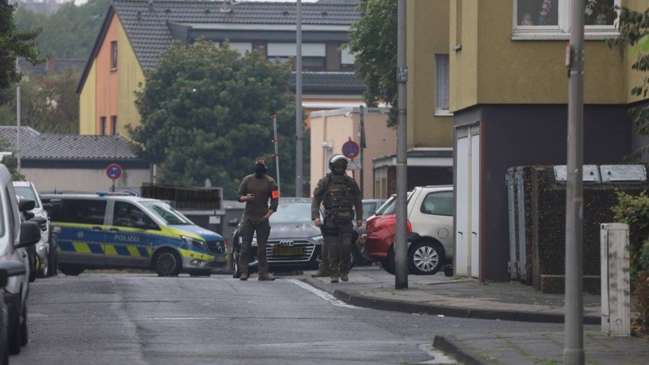 In Köln-Niehl läuft ein SEK-Einsatz.
