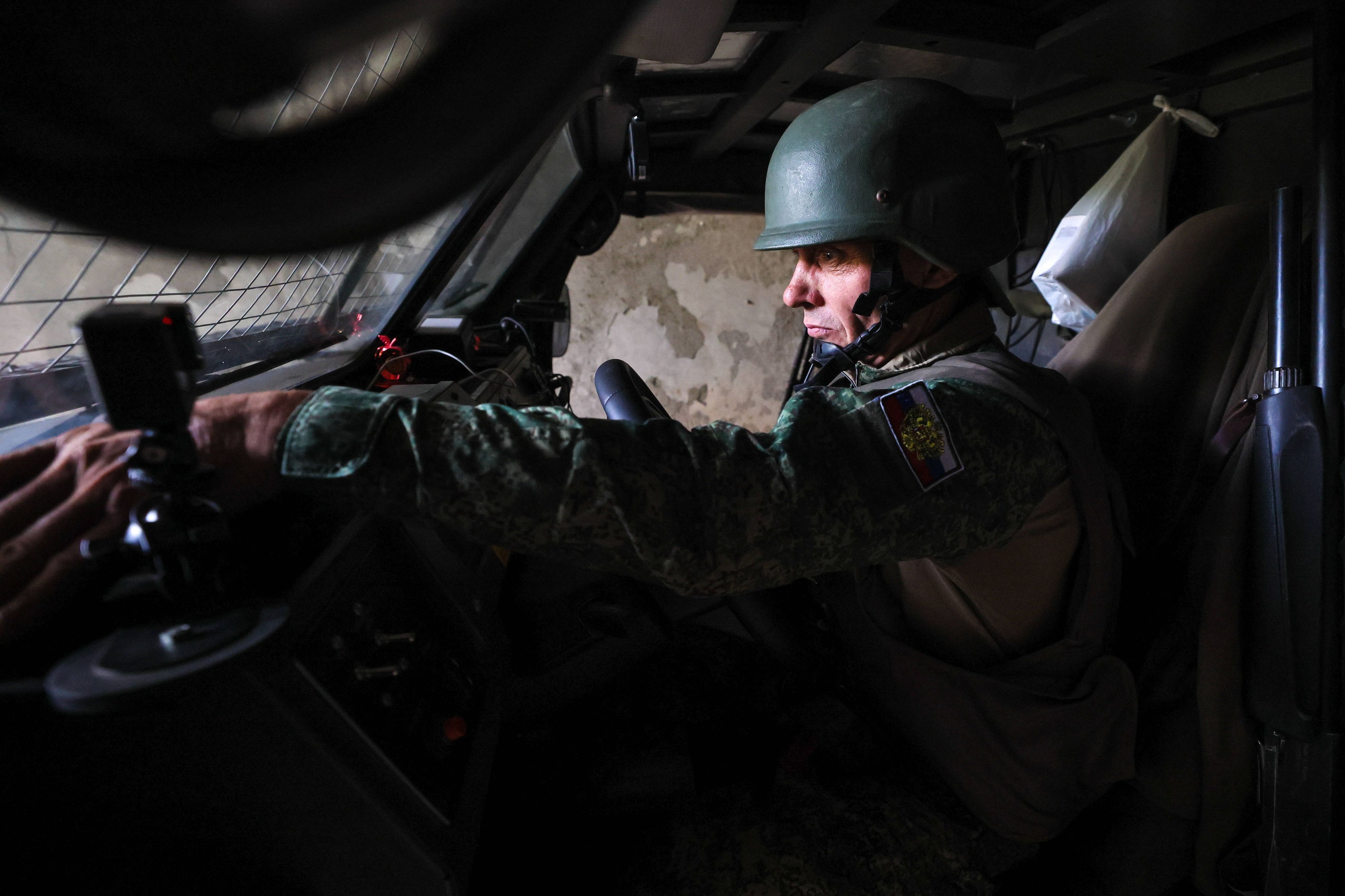 Ein russischer Soldat der mechanisierten Infanteriebrigade: Abgefangene Funksprüche legen eine bestialische Methode offen.