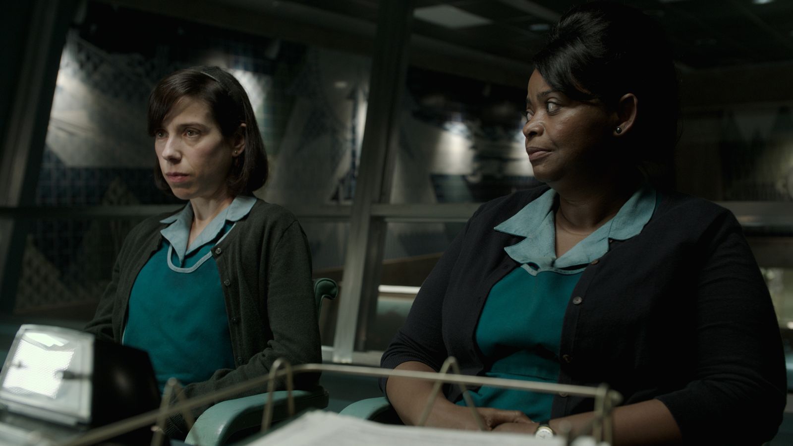 Ungleiches Duo: Kollegin Zelda (Octavia Spencer) spricht für die stumme Elisa (Sally Hawkins) gleich mit.  (Bild: ProSieben / 2017 Twentieth Century Fox Film Corporation)
