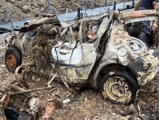 Autowracks im Rhein bei Niedrigwasser entdeckt.