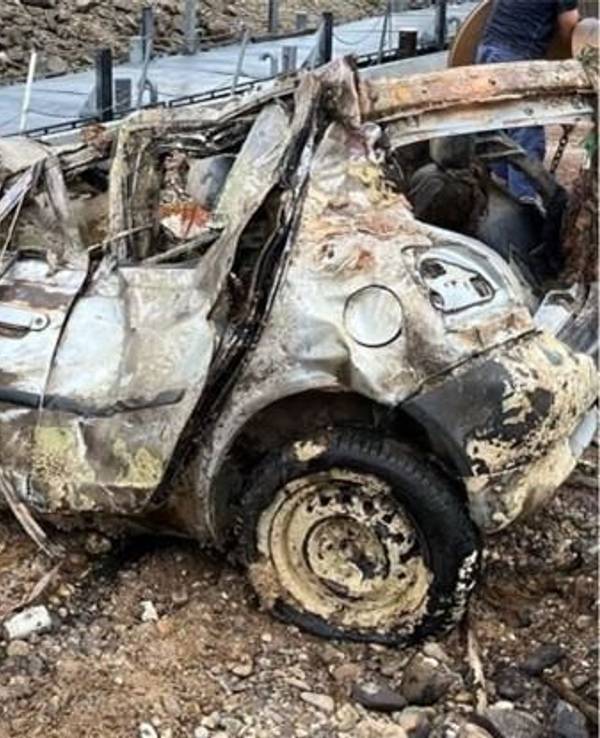 Autowracks im Rhein bei Niedrigwasser entdeckt.