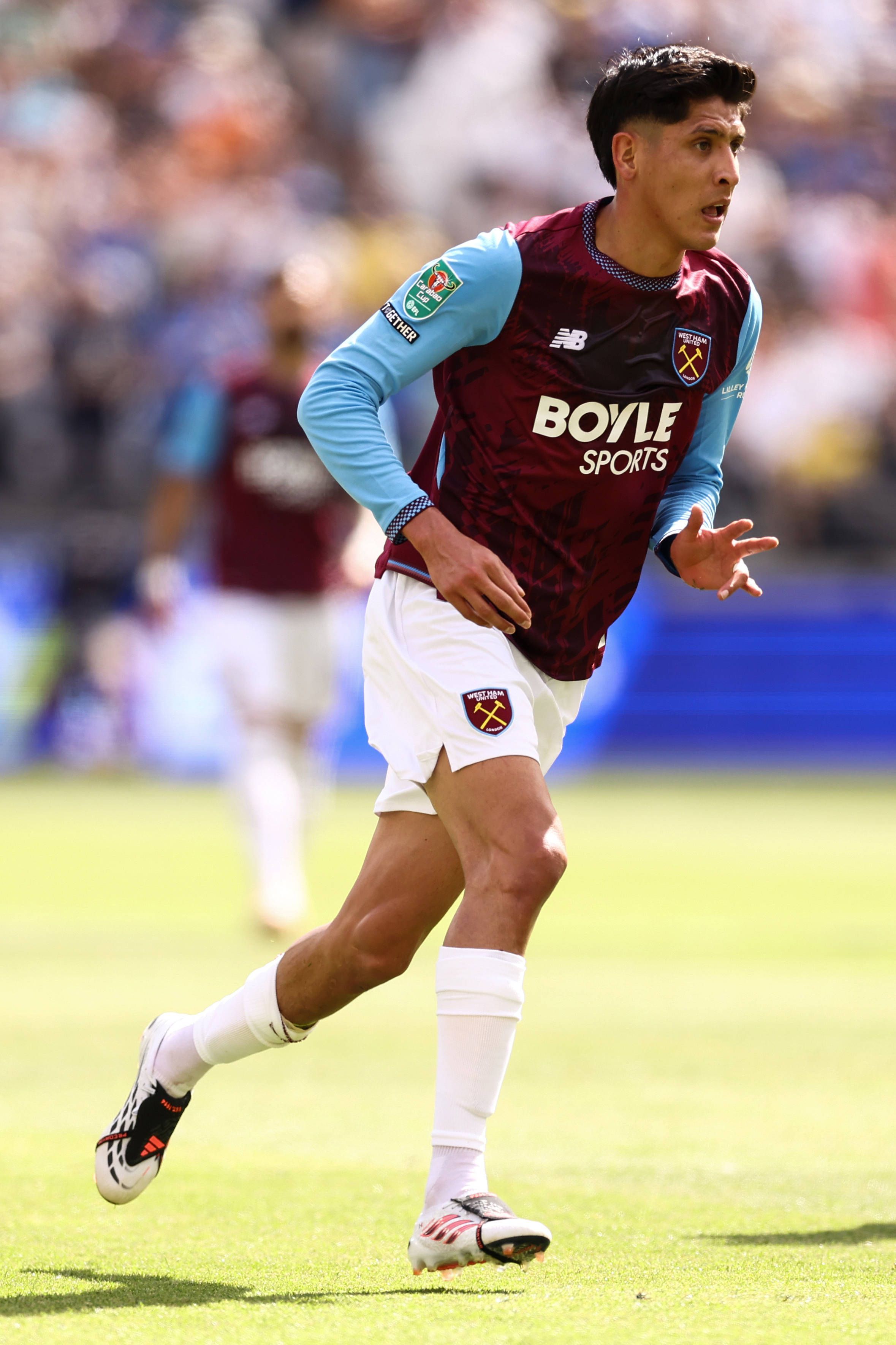 Edson Álvarez im Trikot von West Ham United.