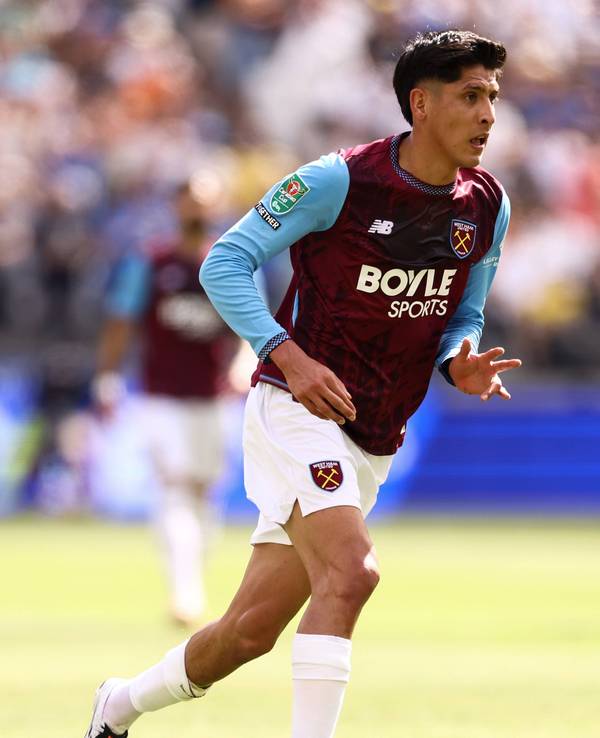 Edson Álvarez im Trikot von West Ham United.