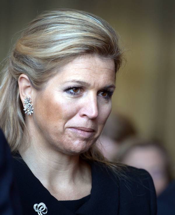 Königin Máxima schaut traurig.