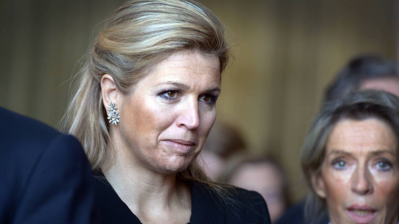 Königin Máxima schaut traurig.