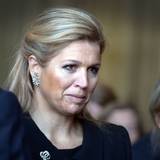 Königin Máxima schaut ernst.