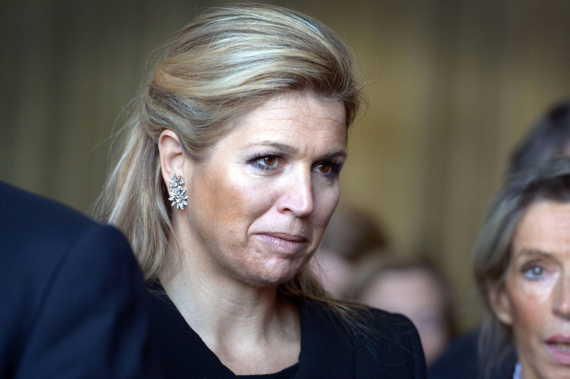 Königin Máxima schaut ernst.