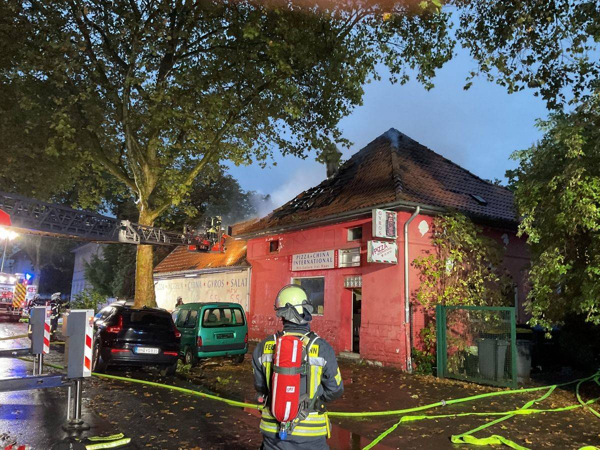Dachstuhlbrand in Bonn-Friesdorf.
