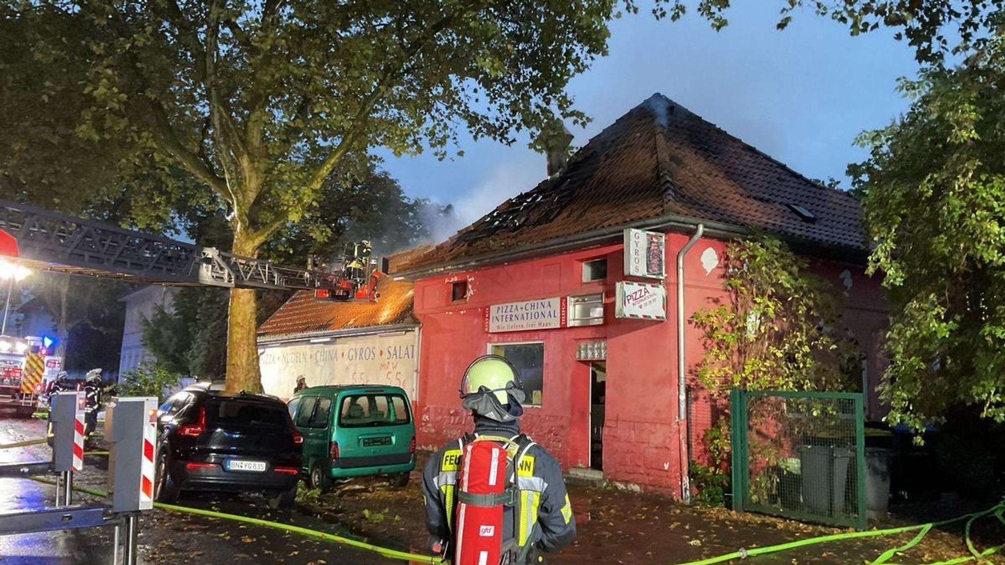 Dachstuhlbrand in Bonn-Friesdorf.