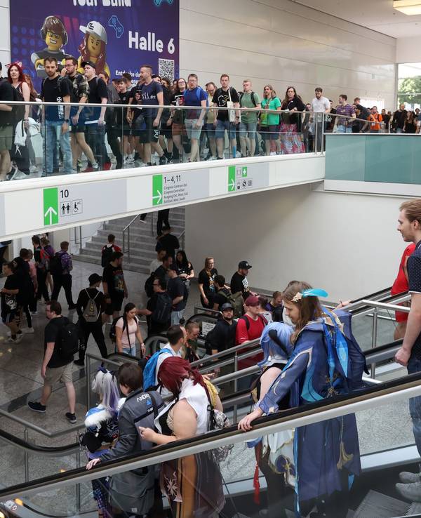 Besucher bei der Computerspielemesse Gamescom in Köln.