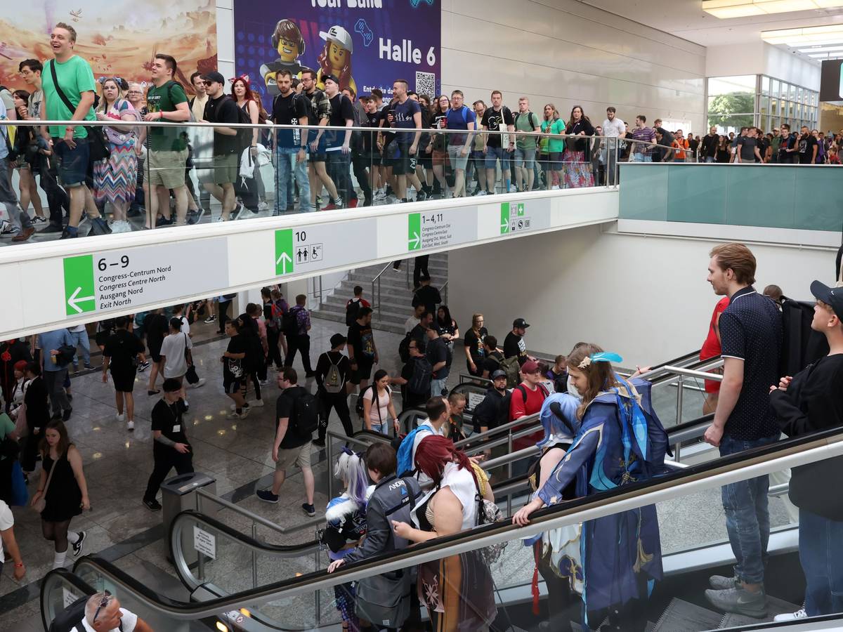 Besucher bei der Computerspielemesse Gamescom in Köln.