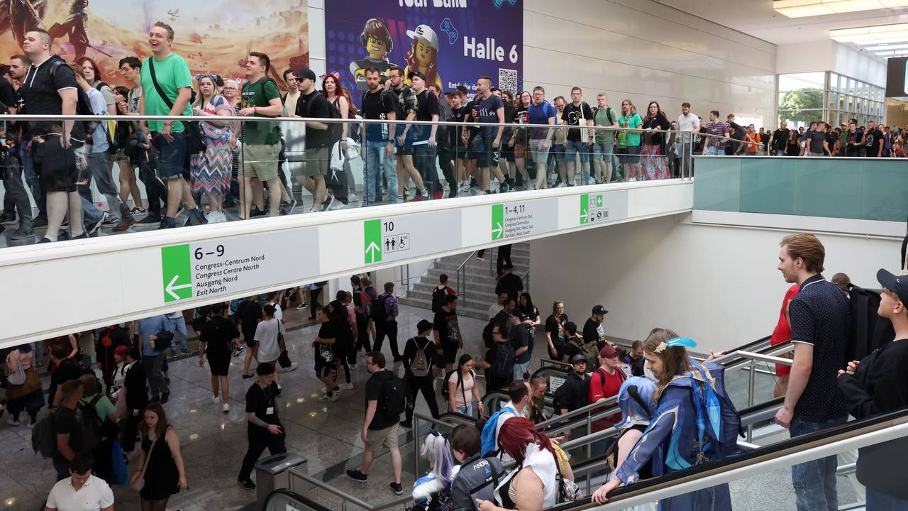 Besucher bei der Computerspielemesse Gamescom in Köln.