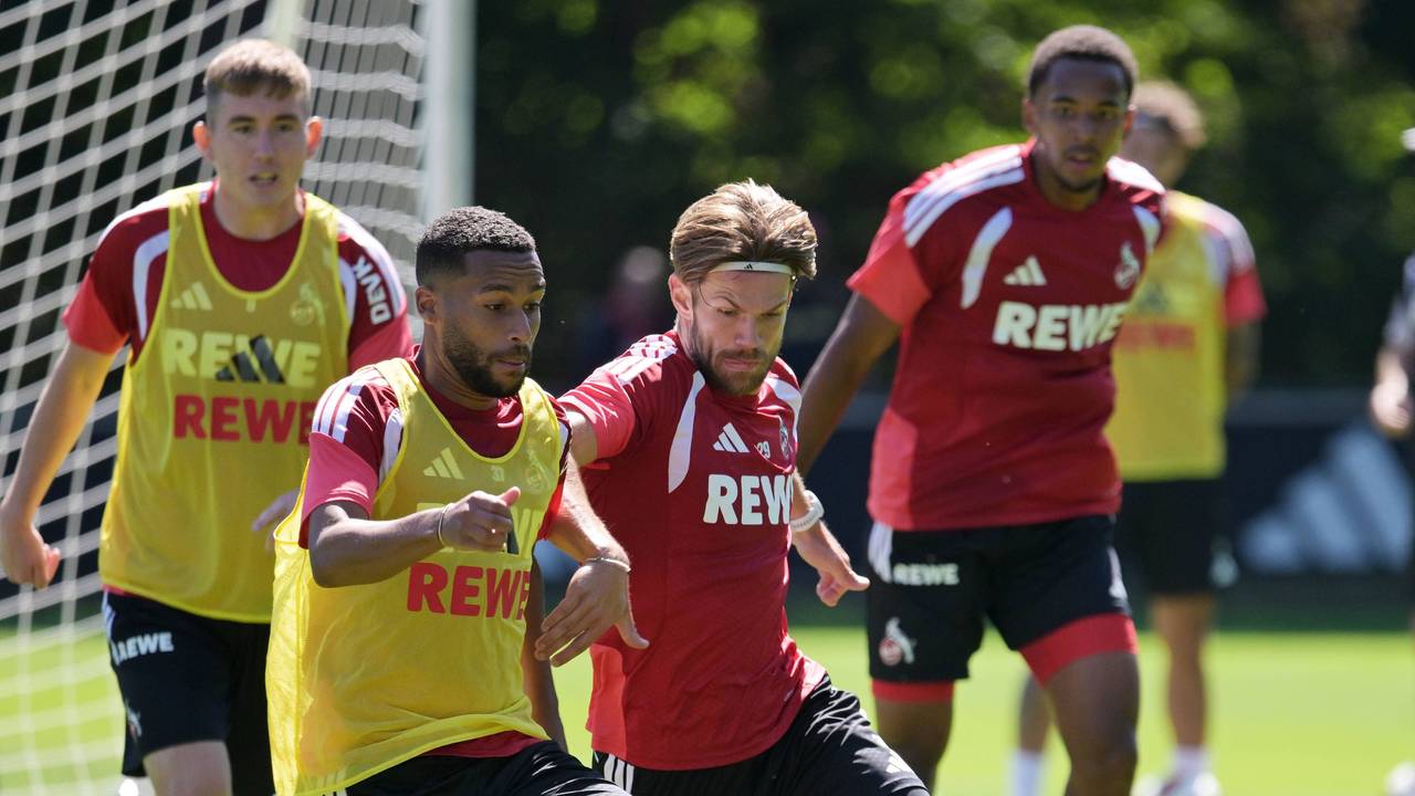 Linton Maina im Zweikampf mit Jan Thielmann