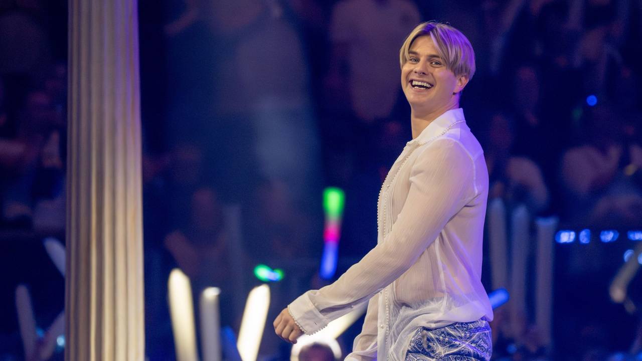 Vincent Gross singt bei der Live-Fernsehshow „Schlagerchampions 2024“ im Velodrom.