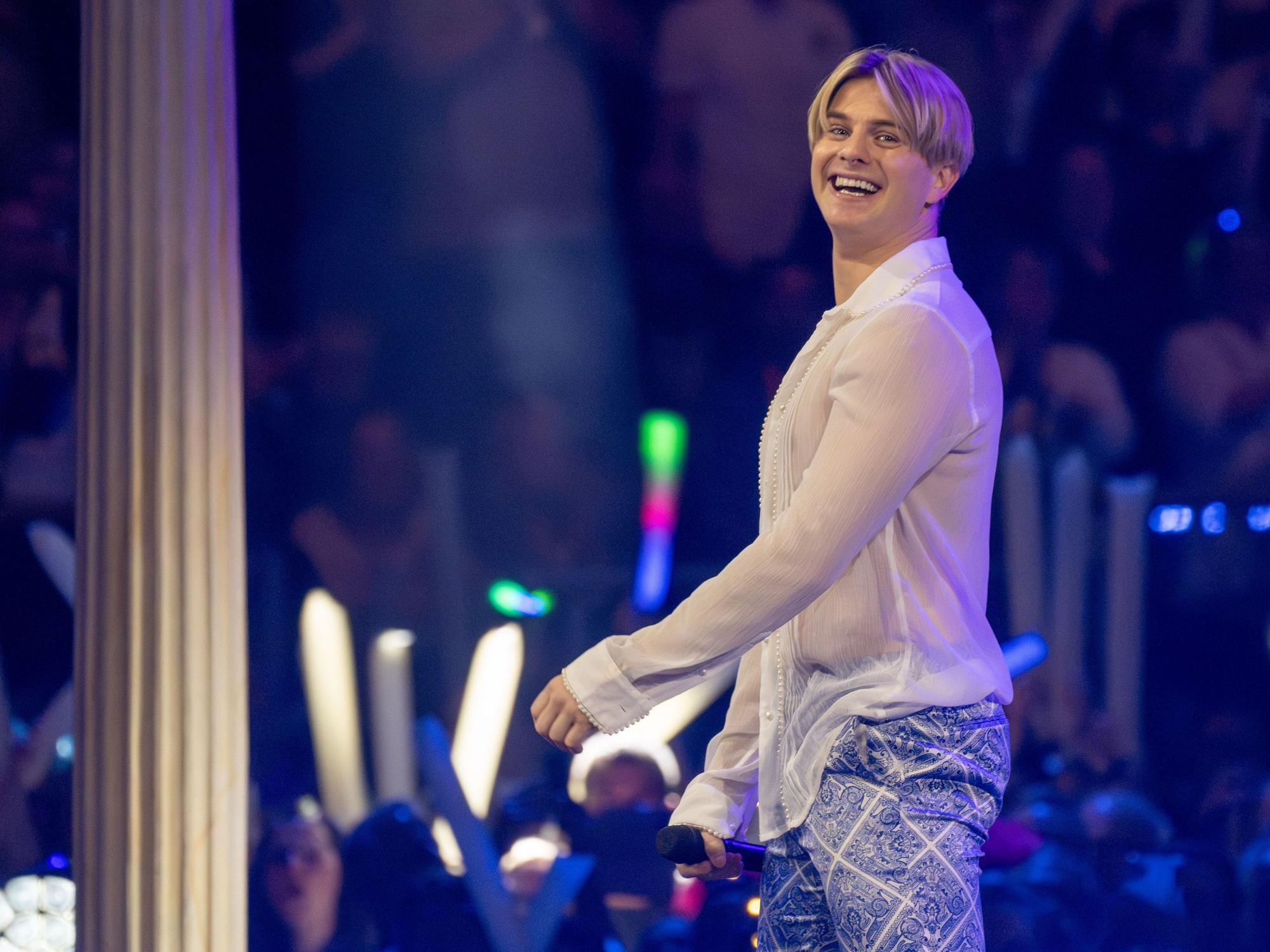 Vincent Gross singt bei der Live-Fernsehshow „Schlagerchampions 2024“ im Velodrom.