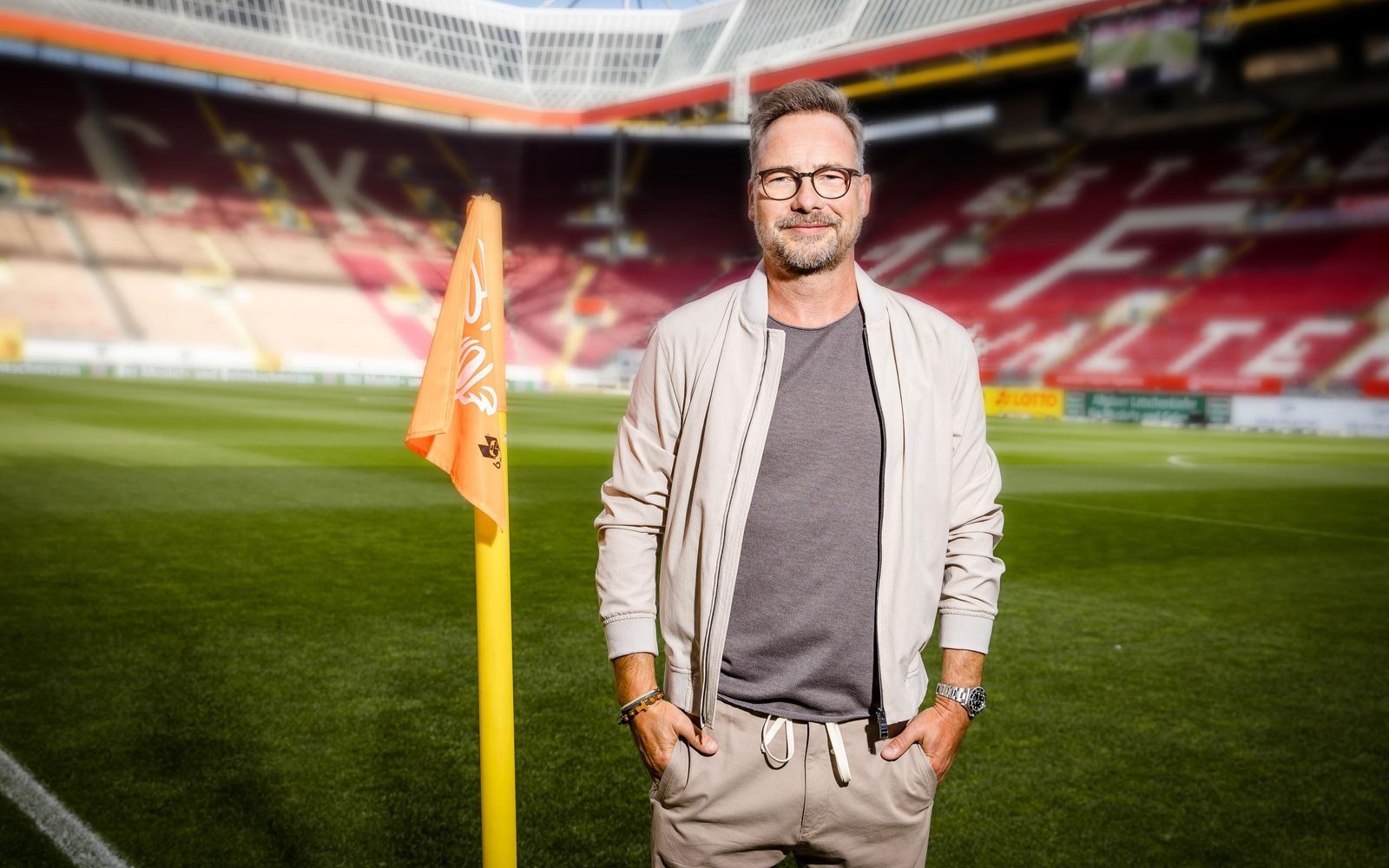 Moderator Matthias Opdenhövel führt bei SAT.1 durch die „ran“-Übertragungen der Bundesliga. (Bild: SAT.1/Nadine Rupp)