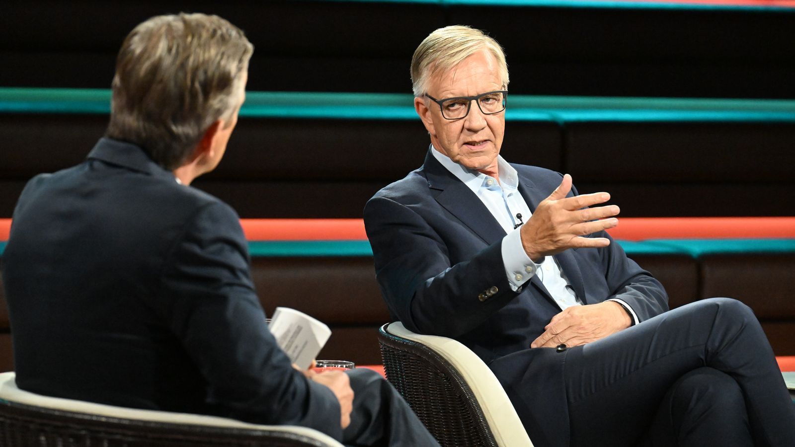 Bei „Markus Lanz“ wetterte Linken-Politiker Dietmar Bartsch in Richtung Sven Schulze und warf ihm ein arrogantes Verhalten vor. (Bild: Cornelia Lehmann / ZDF)