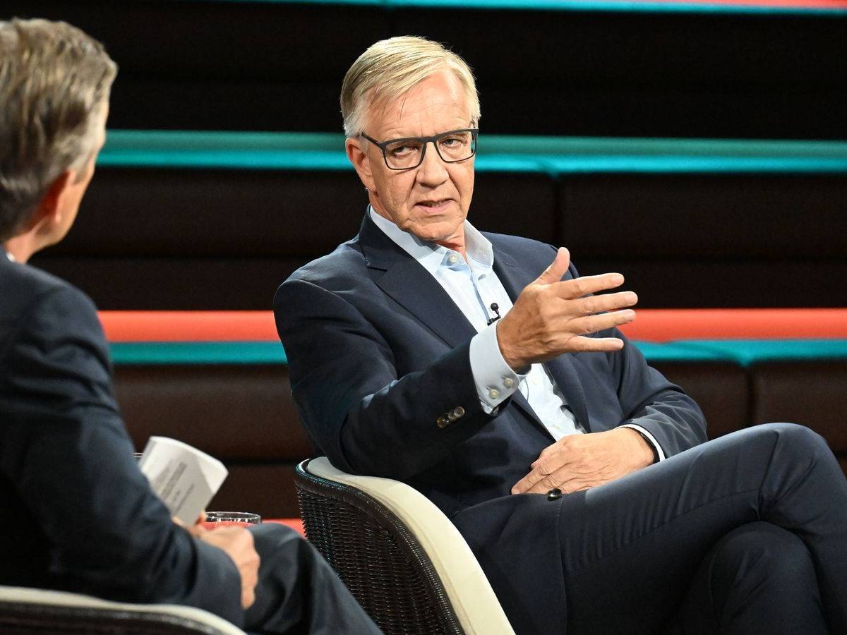 Bei „Markus Lanz“ wetterte Linken-Politiker Dietmar Bartsch in Richtung Sven Schulze und warf ihm ein arrogantes Verhalten vor. (Bild: Cornelia Lehmann / ZDF)