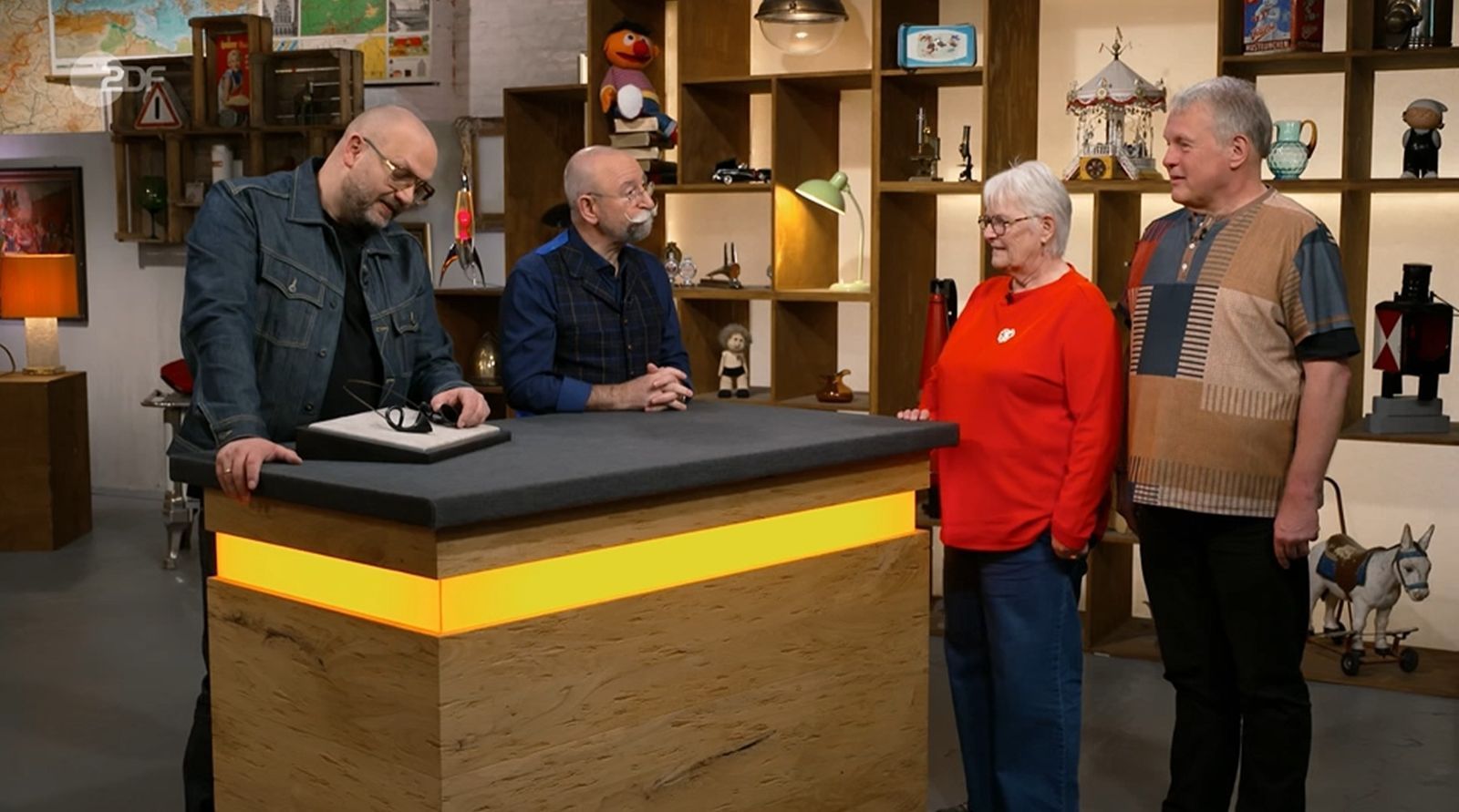 Margrit und ihr Bruder Dieter traten mit einem Erbstück bei „Bares für Rares“ an. (Bild: ZDF)