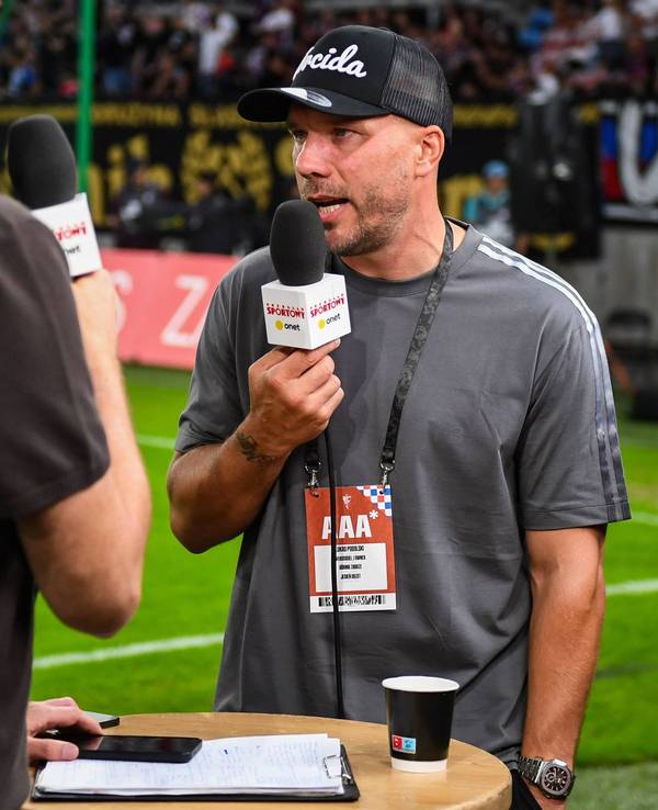 TV-Interview mit Lukas Podolski.