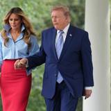 US-Präsident Donald Trump und First Lady Melania Trump sind auf dem Weg zu einer Veranstaltung im Rosengarten des Weißen Hauses.