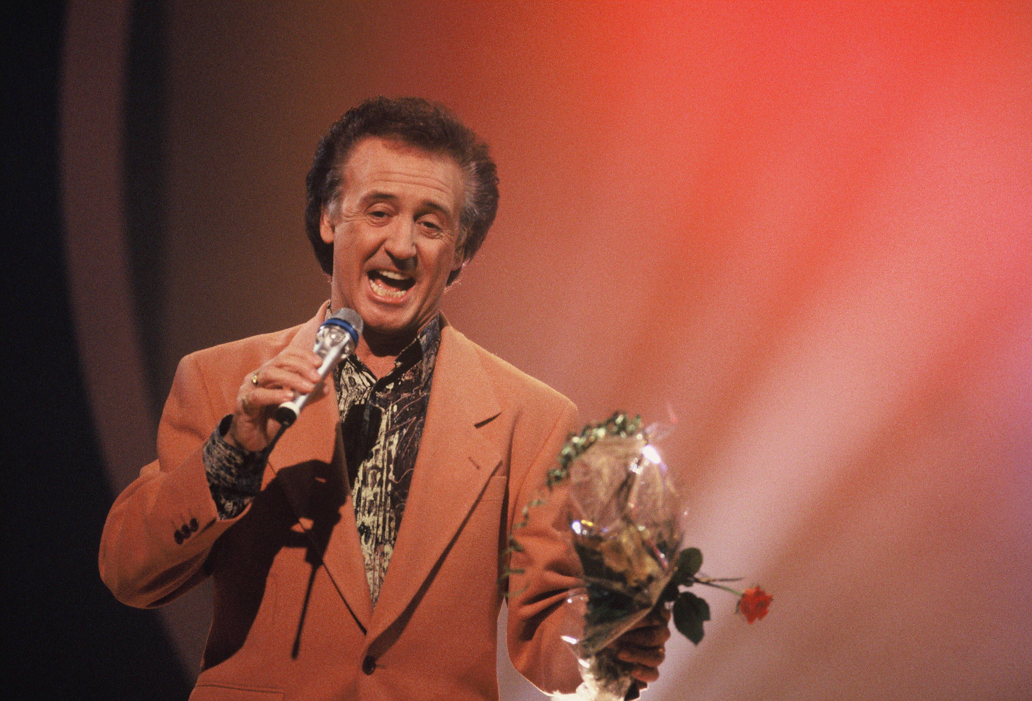 Tony Christie auf der Bühne.