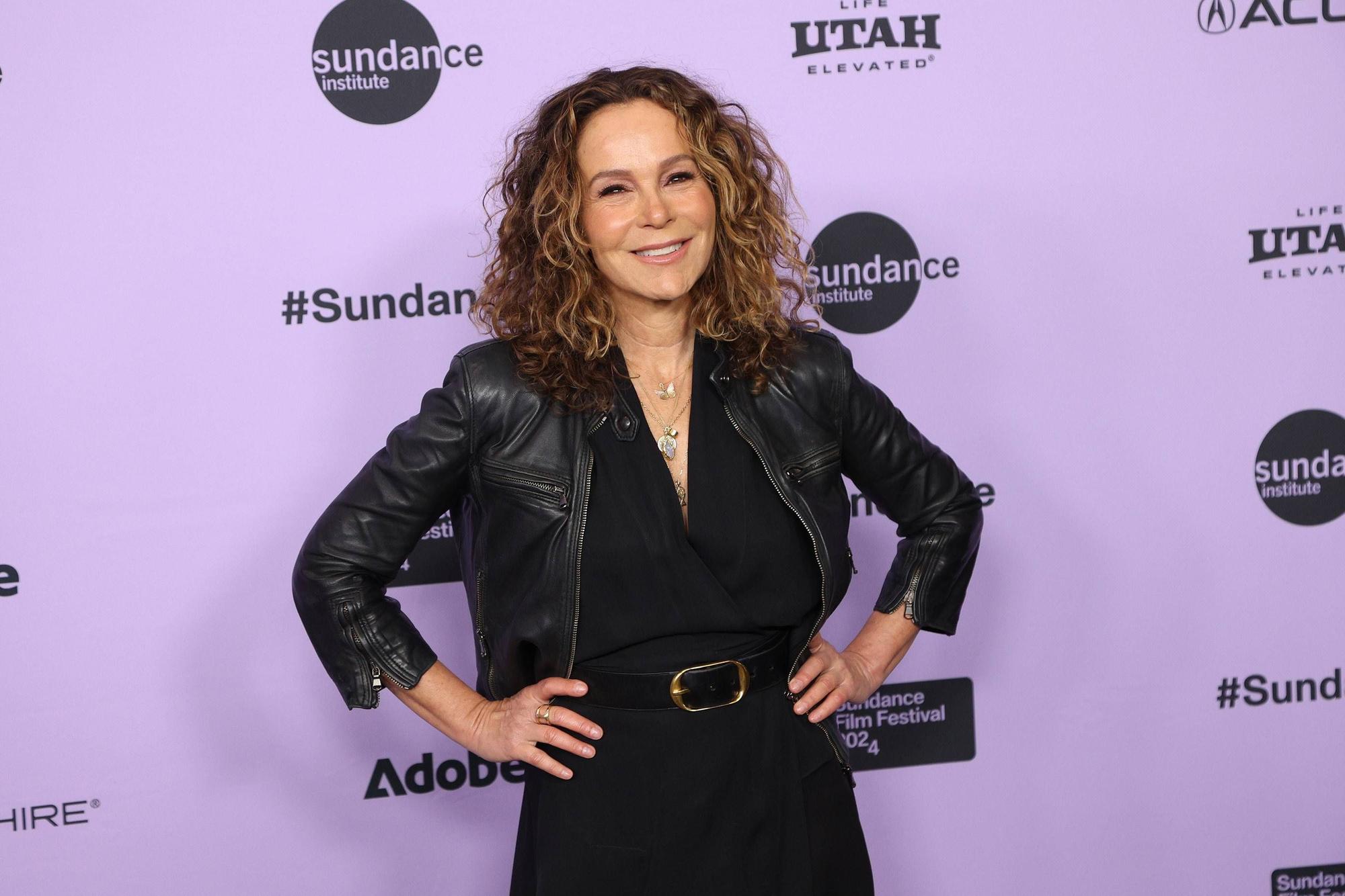 Jennifer Grey posiert.