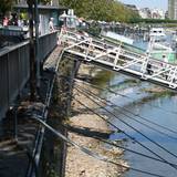 Dank des Regens steigt der Pegel am Rhein langsam wieder an. Von Normalzustand ist der Fluss aber noch weit entfernt.