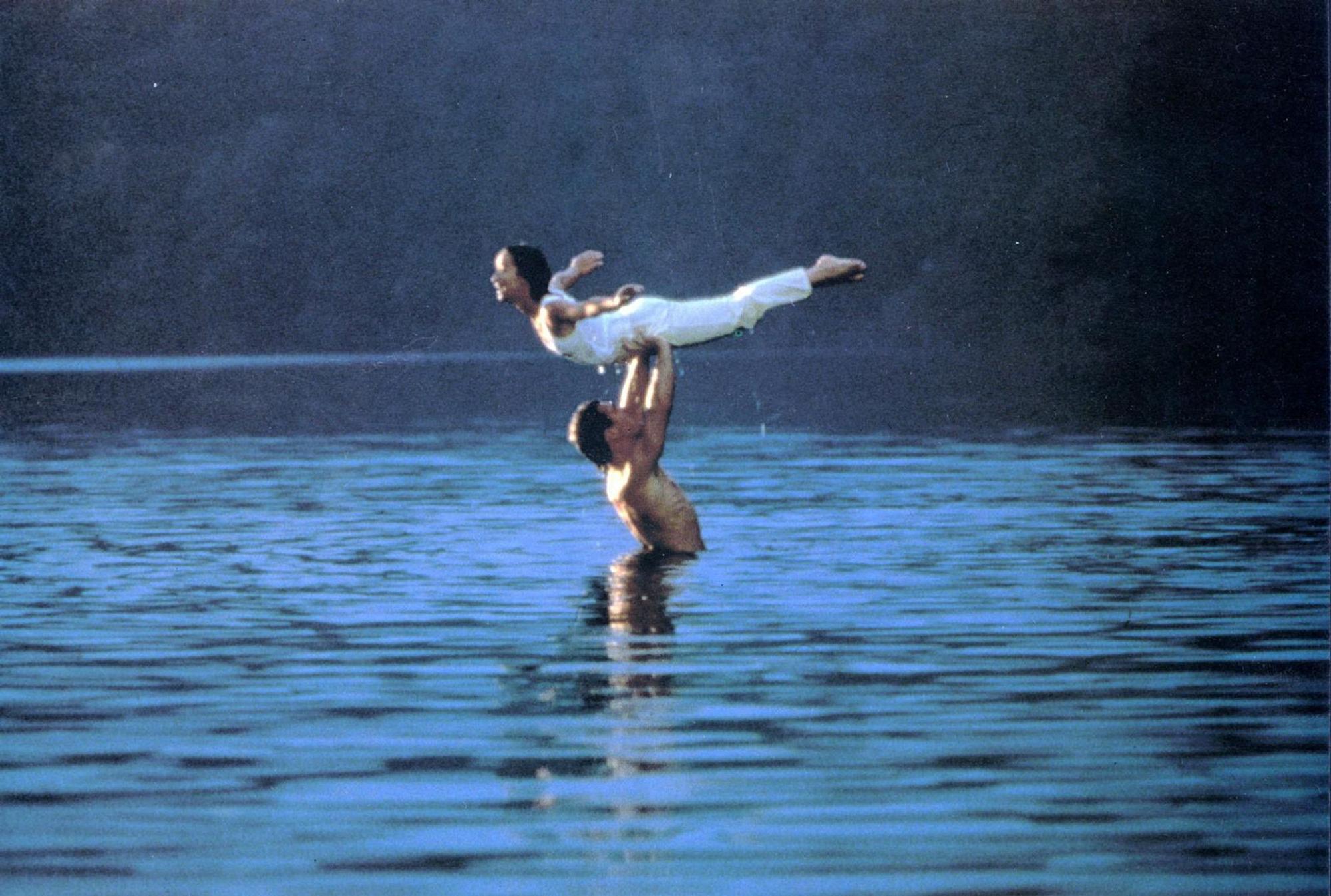 Die legendäre Hebefigur mit Jennifer Grey und Patrick Swayze - wer kennt sie nicht? (Bild: RTL / Vestron Pictures)