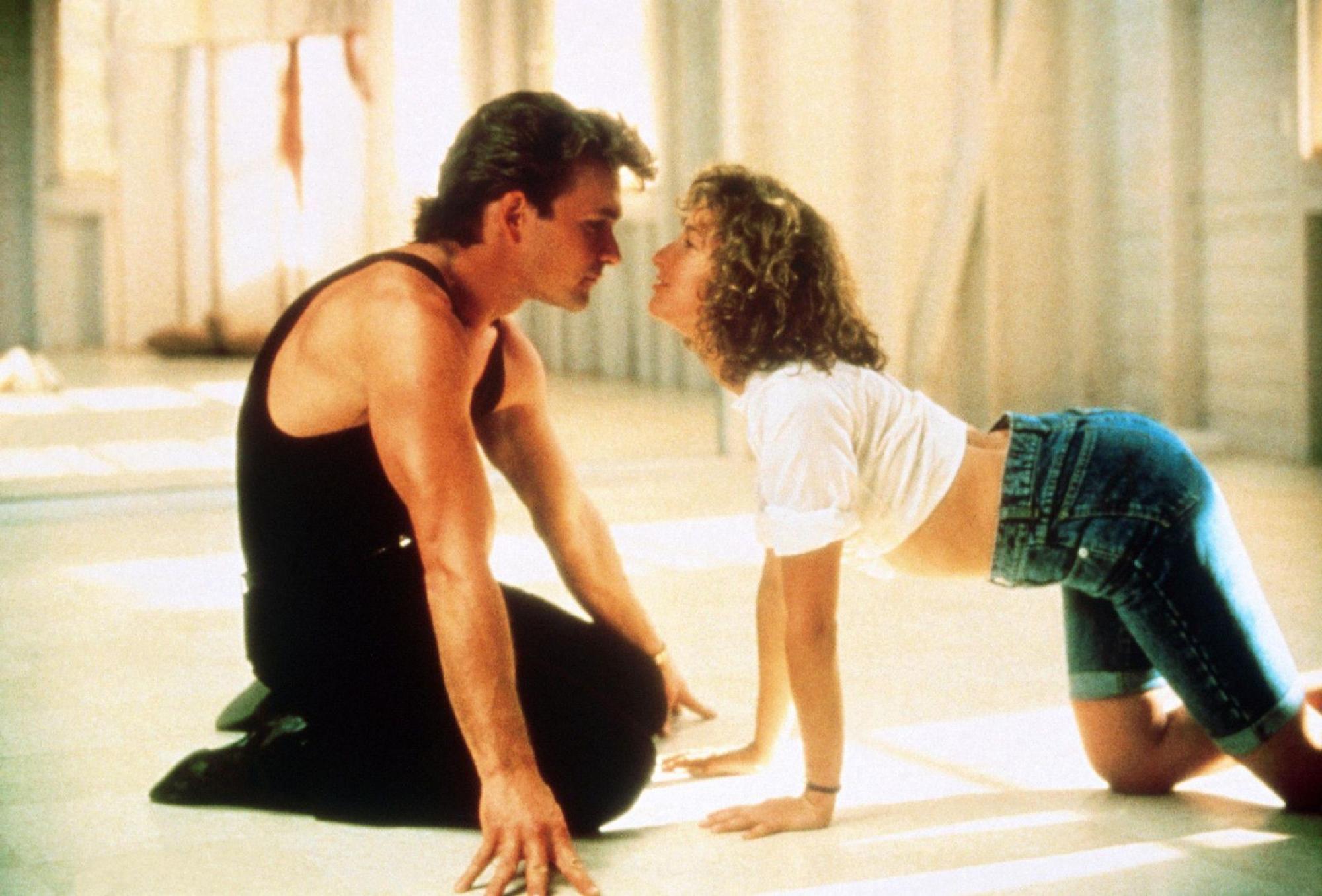 Johnny (Patrick Swayze) und Frances (Jennifer Grey) werden schnell mehr als nur Tanzpartner. (Bild: RTL / Vestron Pictures)