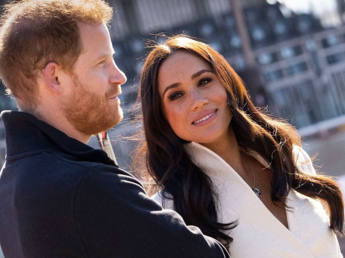 Prinz Harry und Meghan posieren.