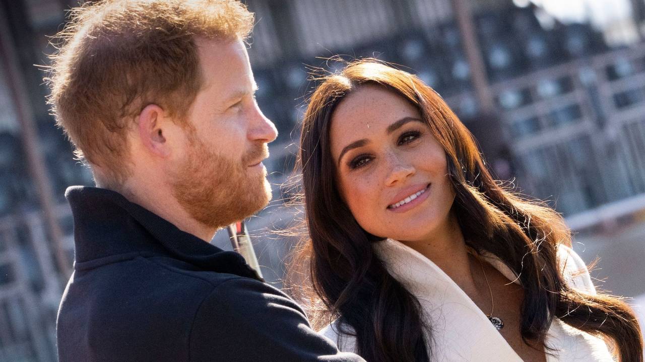 Prinz Harry und Meghan posieren.