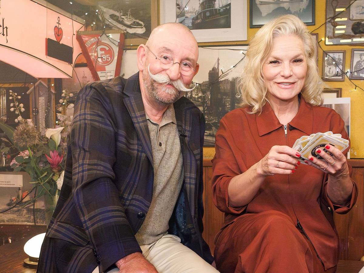 Horst Lichter ist ein Menschenfreund. Weil er Menschen gerne um sich hatte, wurde er Koch, erläuterte er Ina Müller bei seinem Besuch bei „Inas Nacht“. (Bild: NDR/ARD/Morris Mac Matzen)