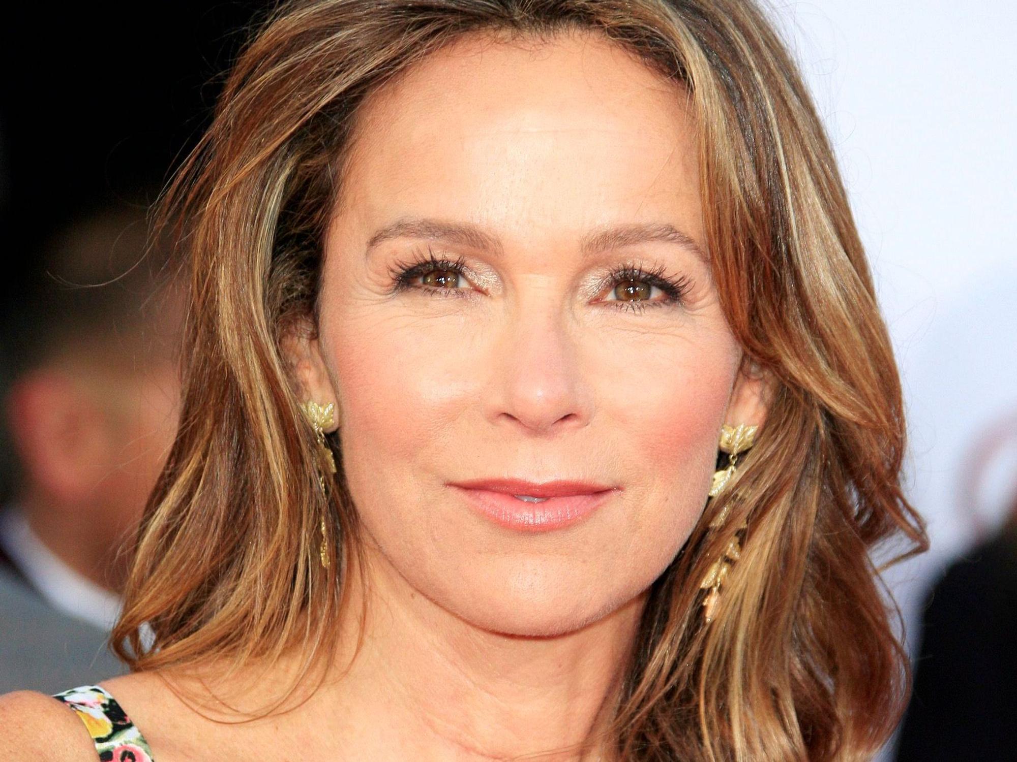 Jennifer Grey posiert.