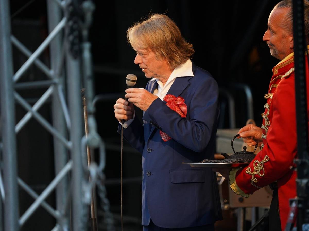 Helge Schneider (hier Mitte August im Burgtheater Disnslaken) verließ in Ellwangen zeitweise die Bühne.