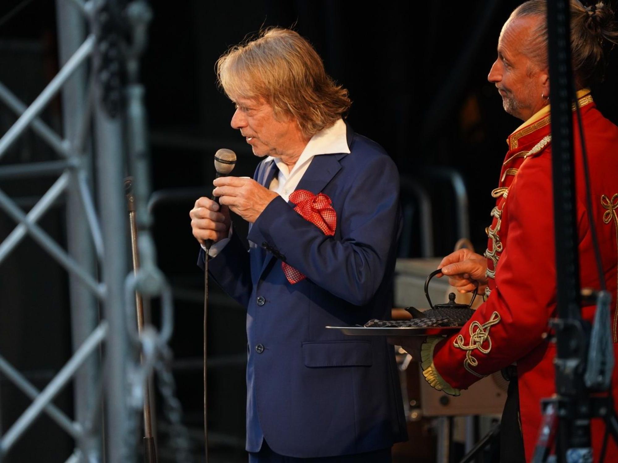 Helge Schneider (hier Mitte August im Burgtheater Disnslaken) verließ in Ellwangen zeitweise die Bühne.