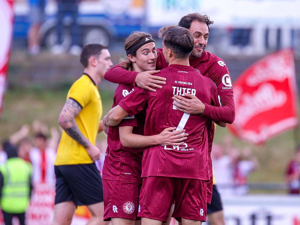 Torjubel bei Fortuna Köln rund um Hamadi Al Ghaddioui.