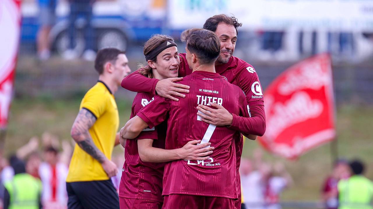 Torjubel bei Fortuna Köln rund um Hamadi Al Ghaddioui.