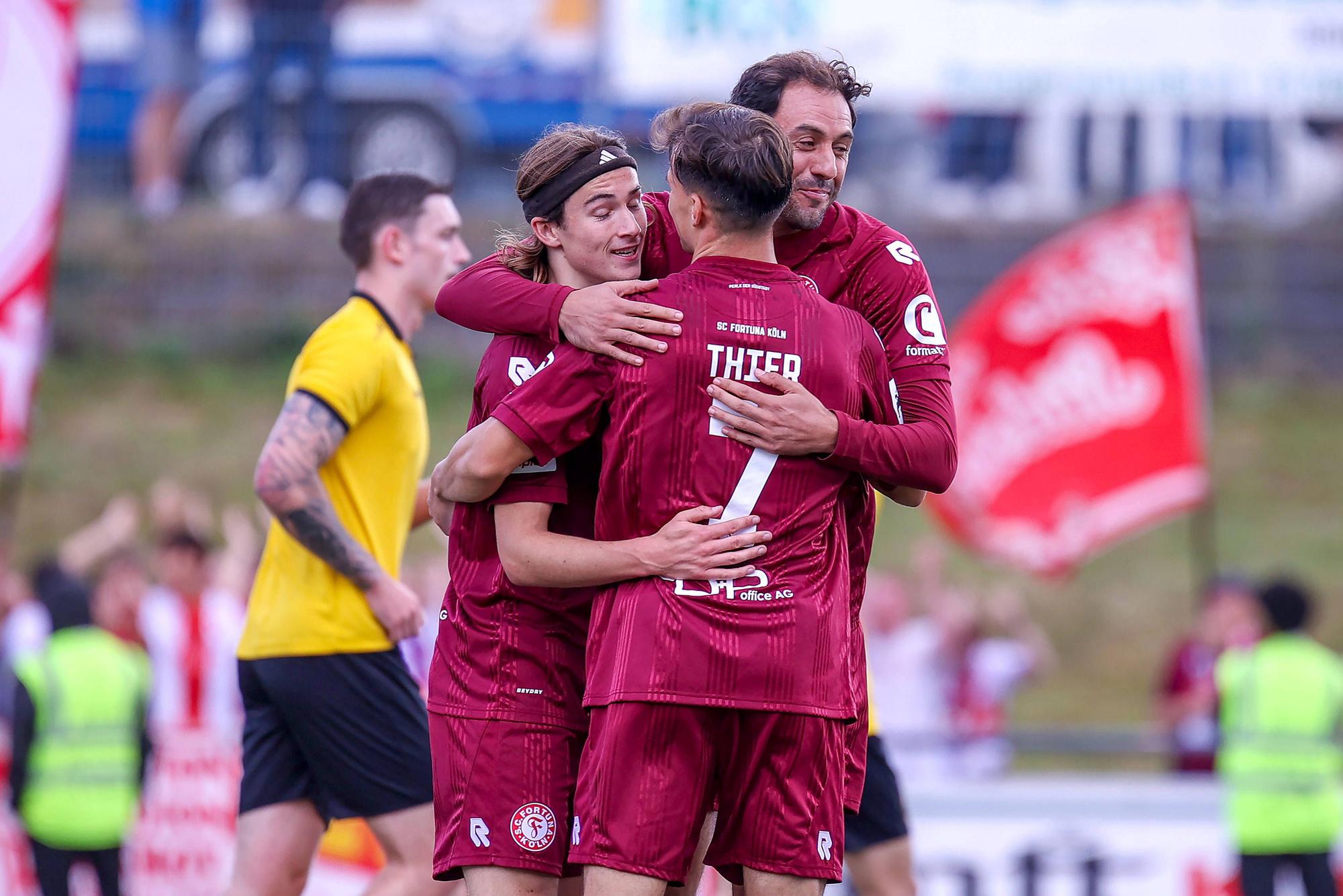 Torjubel bei Fortuna Köln rund um Hamadi Al Ghaddioui.