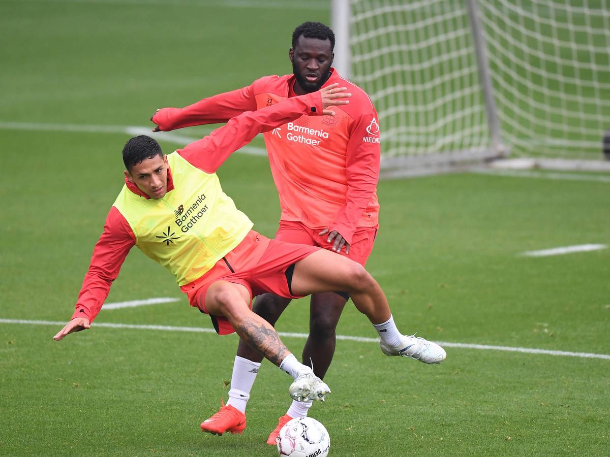 Equi Fernandez und Victor Boniface im Trainingsduell.
