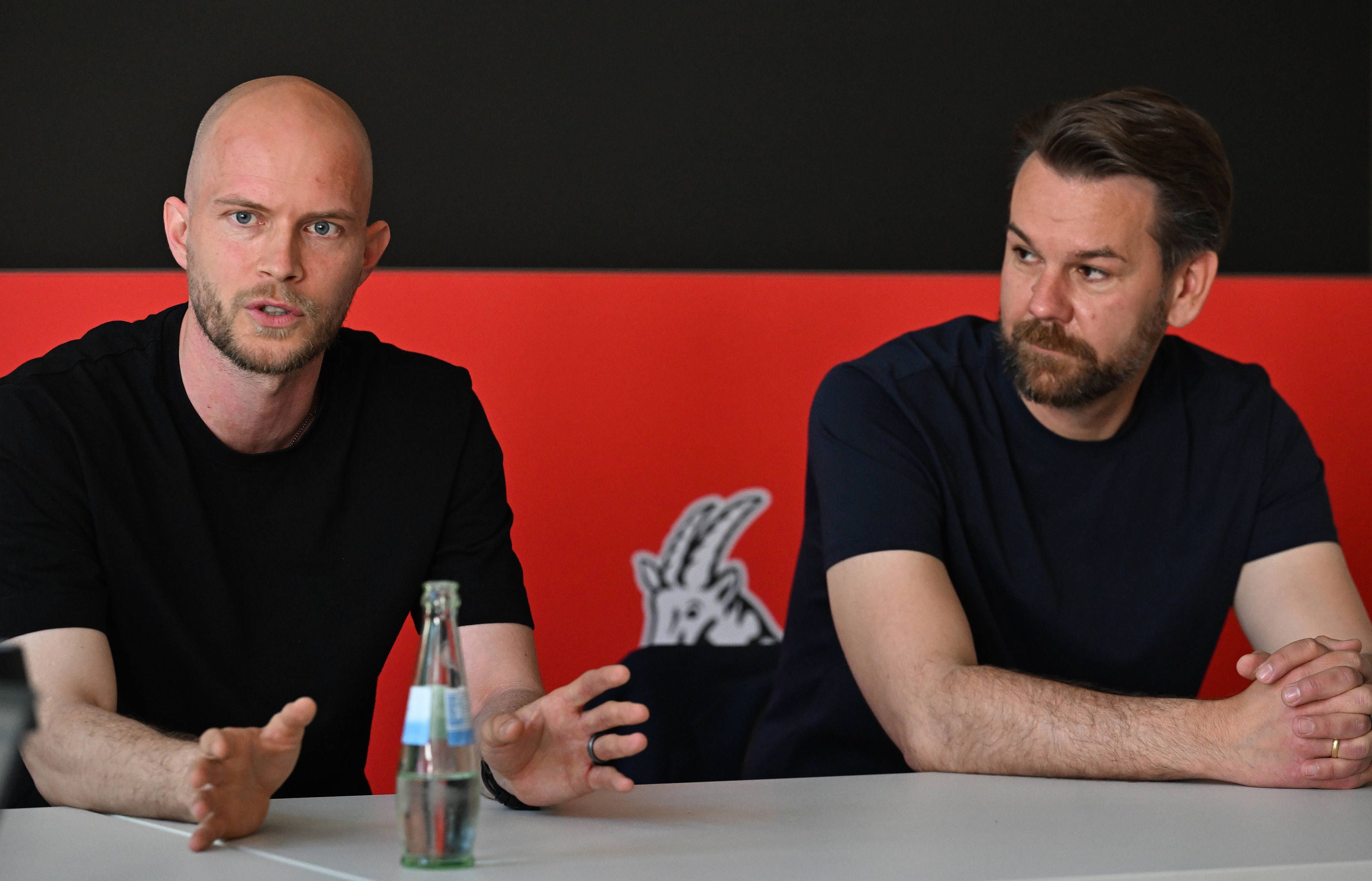 Bei einer FC-Veranstaltung sprechen René Wagner und Thomas Kessler.