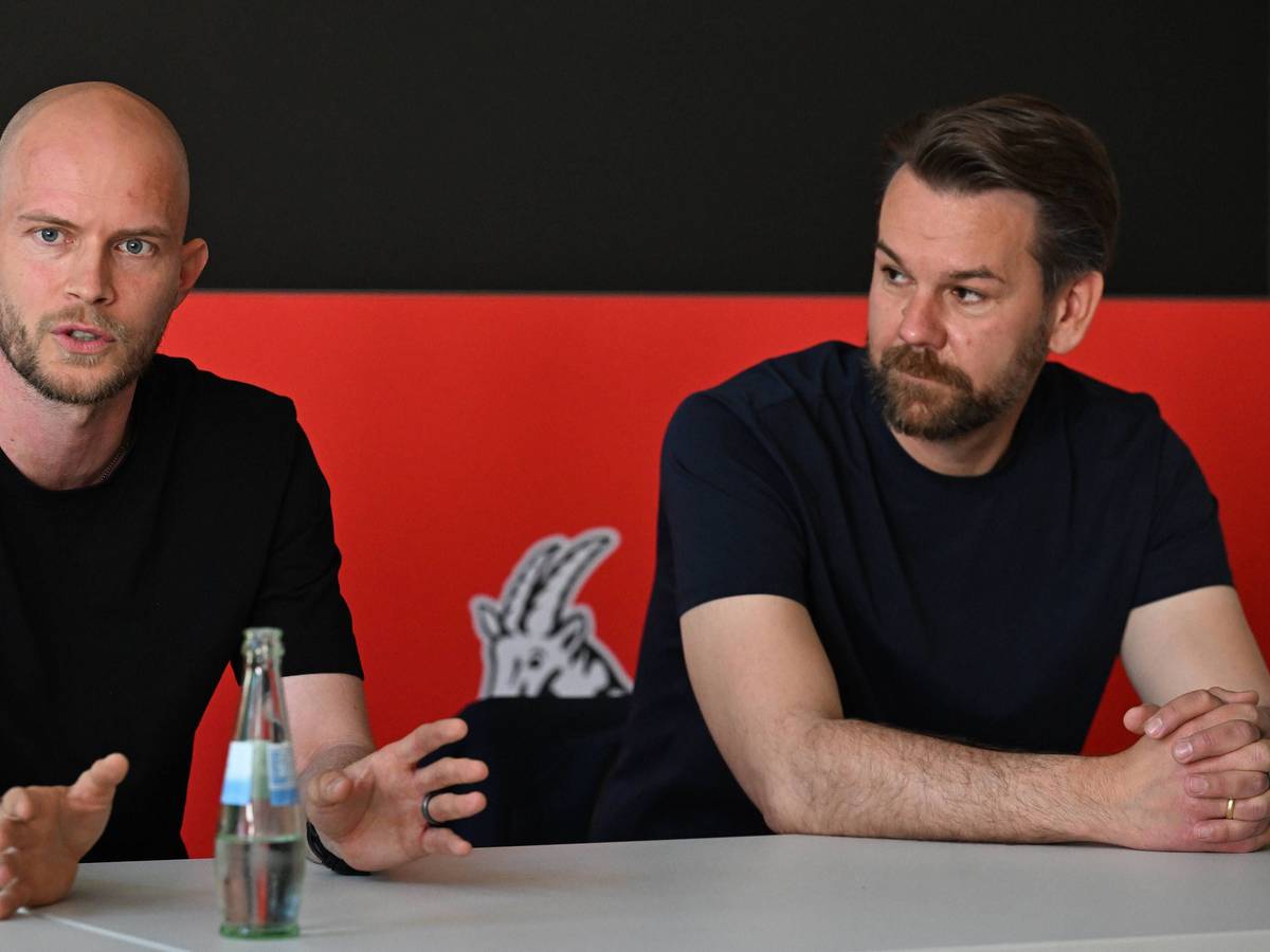 Bei einer FC-Veranstaltung sprechen René Wagner und Thomas Kessler.