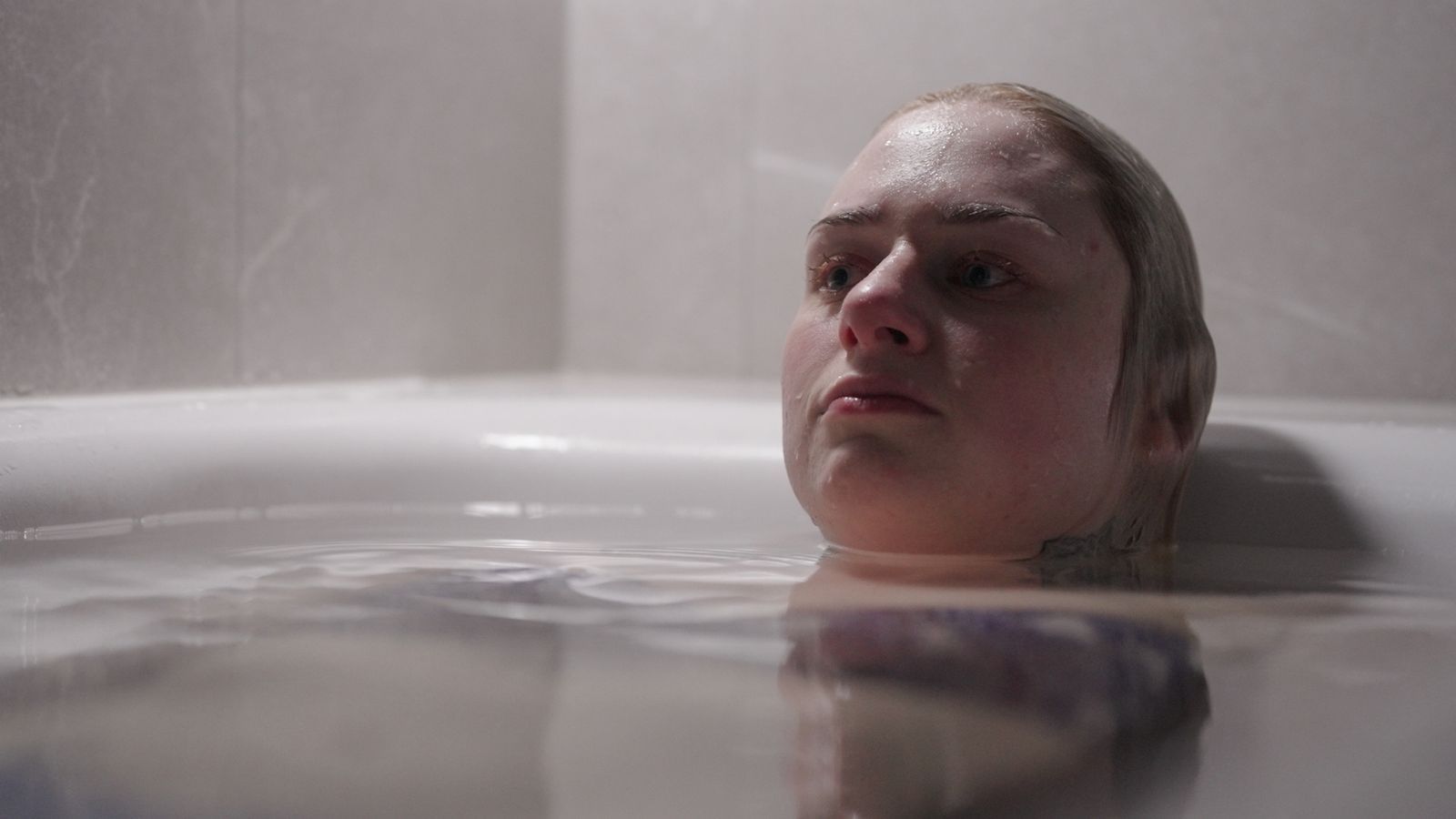 Heute lebt Sandrine mit ihren Depressionen. Der Sport und ihre Arbeit helfen ihr dabei. (Bild: ZDF / Markus Haist)