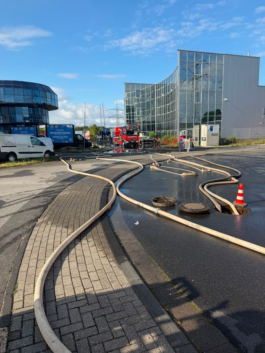 Großbrand in Paffendorf: Nachlöscharbeiten dauern an.