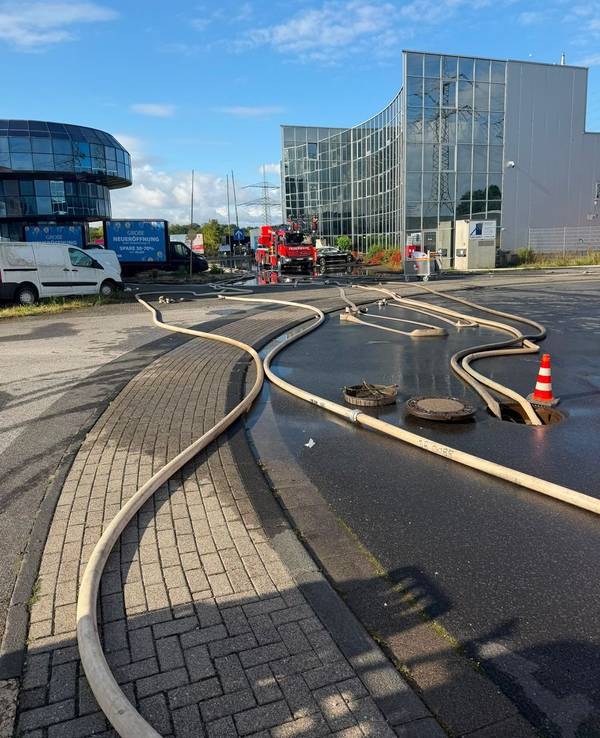 Großbrand in Paffendorf: Nachlöscharbeiten dauern an.