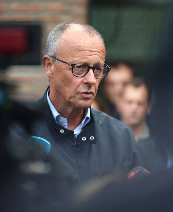 Bundeskanzler Friedrich Merz (CDU) spricht bei einem Pressestatement in Hürtgenwald-Gey.