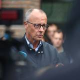 Bundeskanzler Friedrich Merz (CDU) spricht bei einem Pressestatement in Hürtgenwald-Gey.