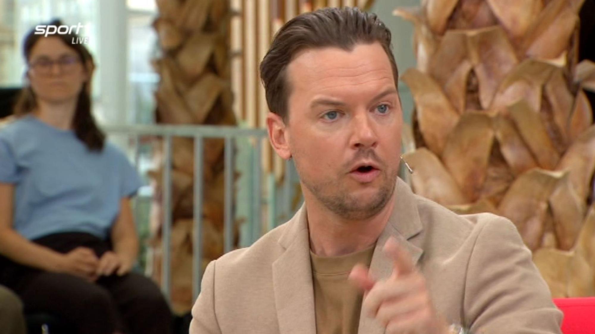 Im Doppelpass gestikuliert Florian Plettenberg sichtlich erregt.