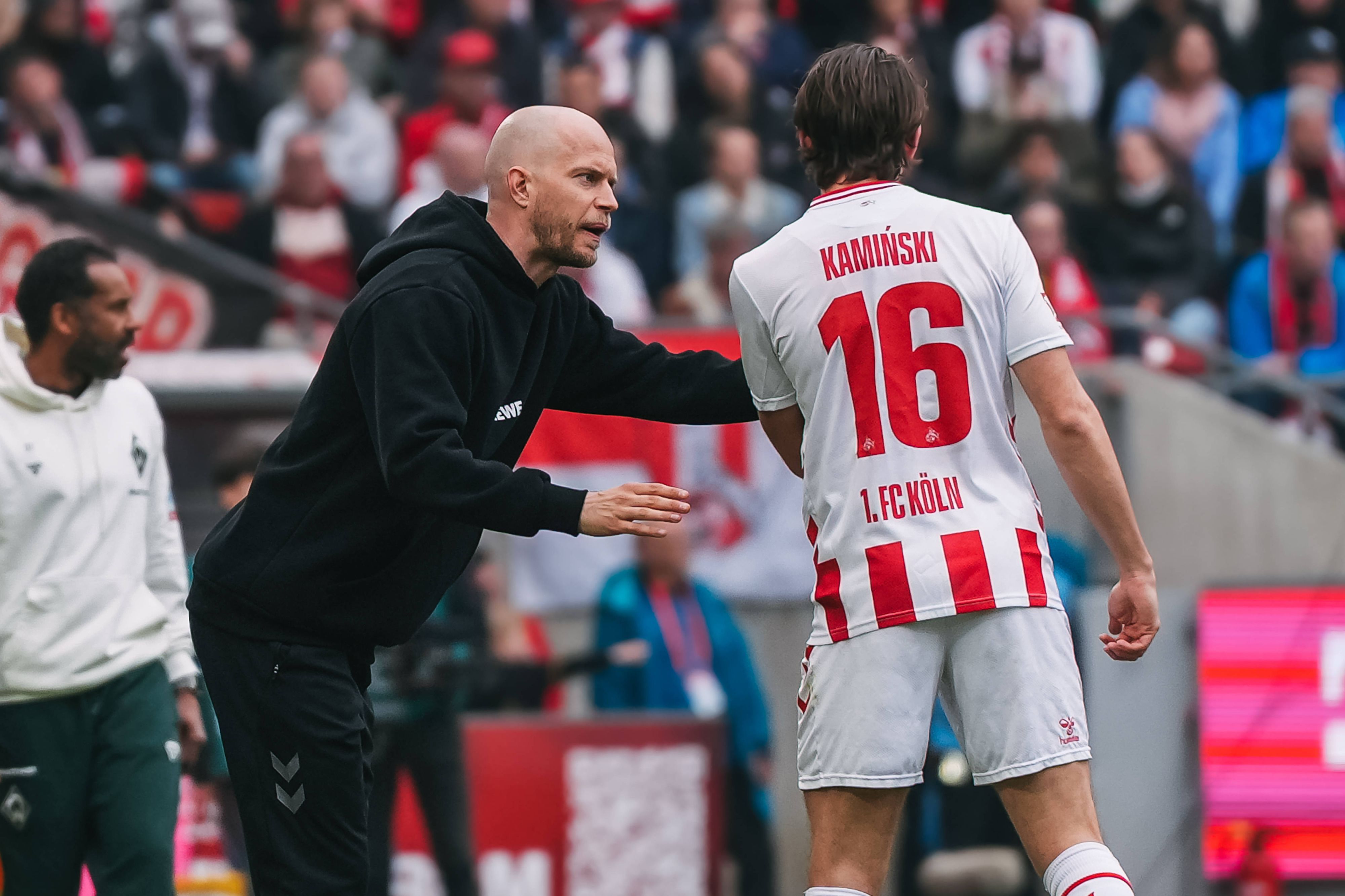 Gespräch zwischen René Wagner und Jakub Kaminski beim 1. FC Köln.
