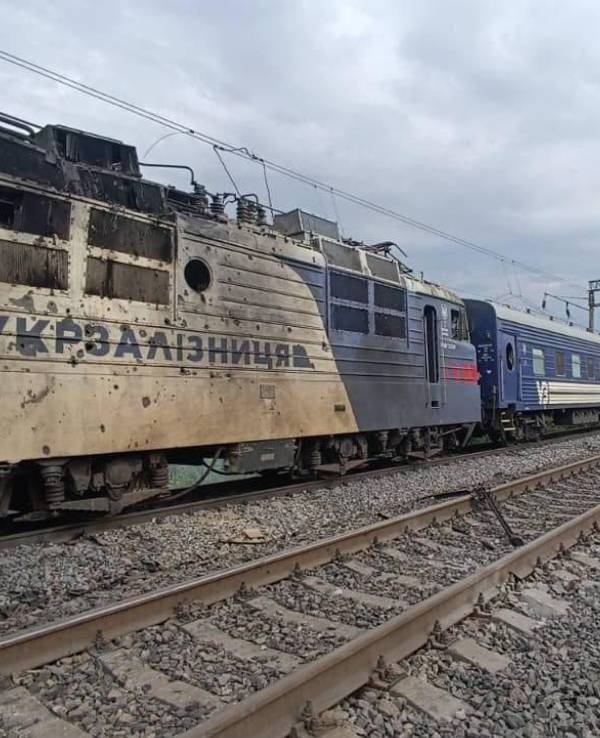 Beim Einschlag einer russischen Drohne in einen Zug auf dem Weg nach Odessa sind fast 600 Passagiere mit dem Schrecken davongekommen.